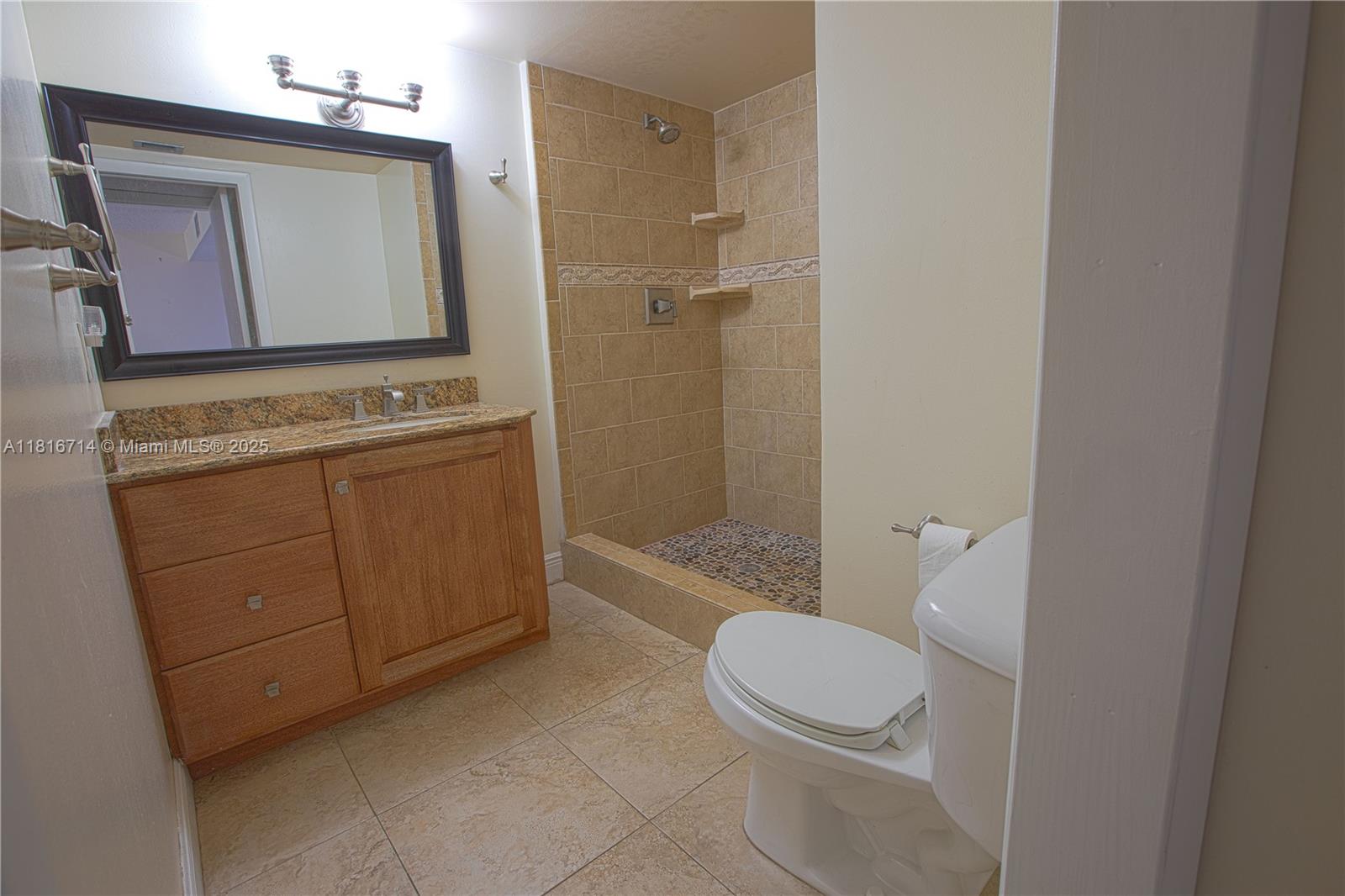 BLDG 130 OF COUNTRY CLUB - Residential Lease