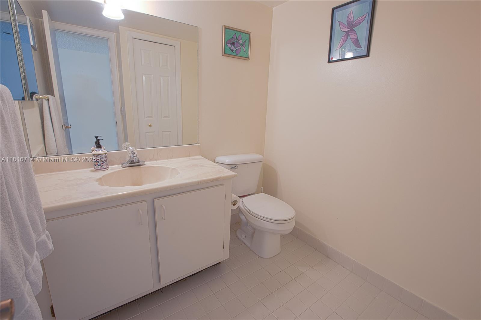 BLDG 130 OF COUNTRY CLUB - Residential Lease