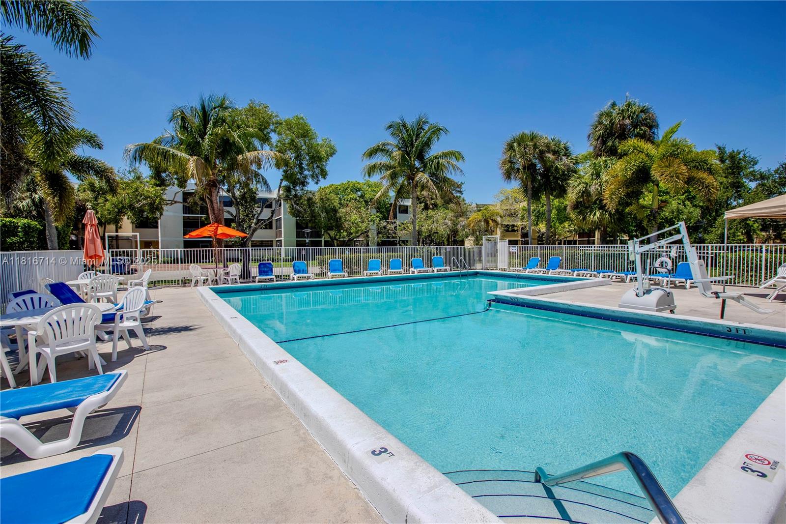 BLDG 130 OF COUNTRY CLUB - Residential Lease