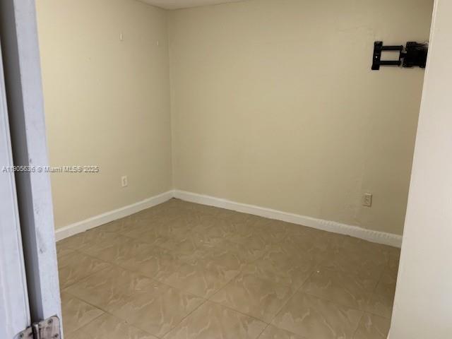 DIXIE HIGHWAY TRACK - Residential Lease