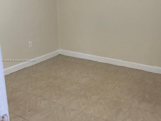 DIXIE HIGHWAY TRACK - Residential Lease