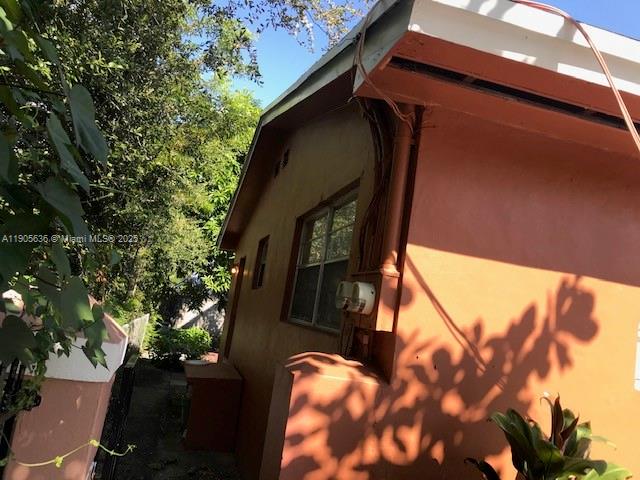 DIXIE HIGHWAY TRACK - Residential Lease