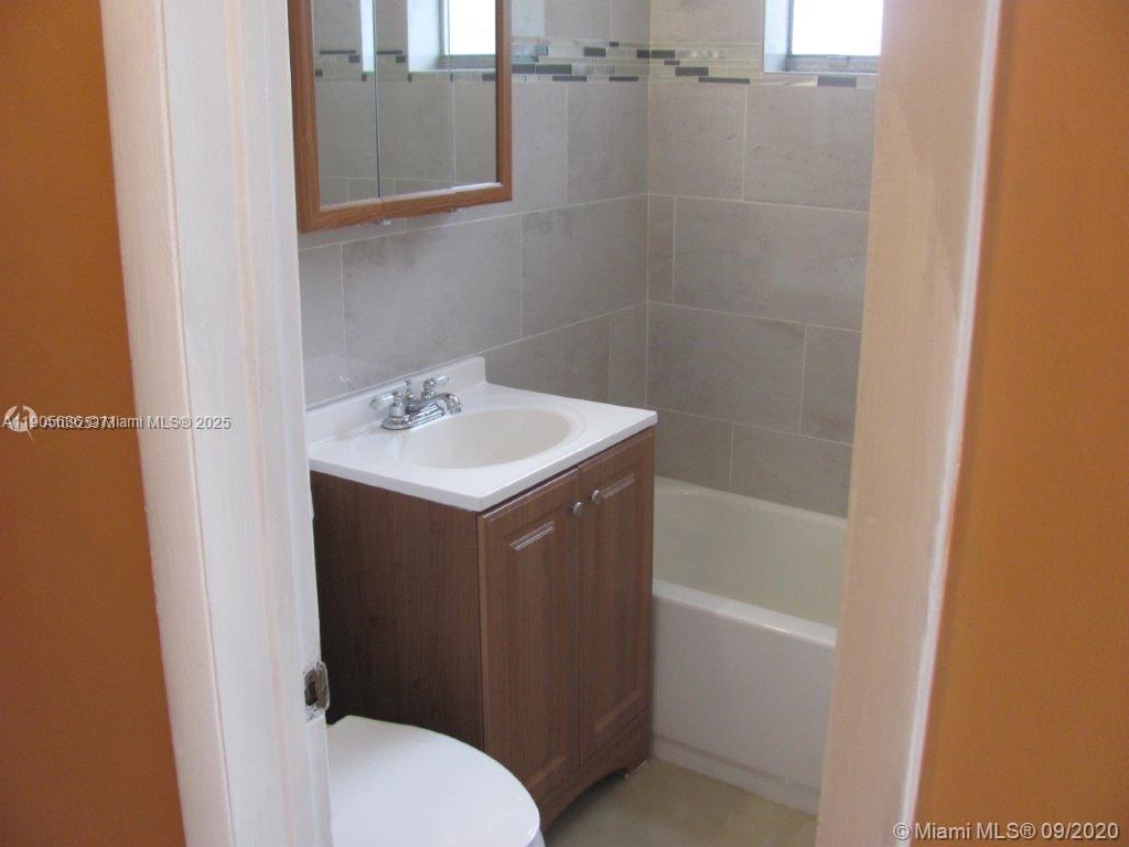 DIXIE HIGHWAY TRACK - Residential Lease