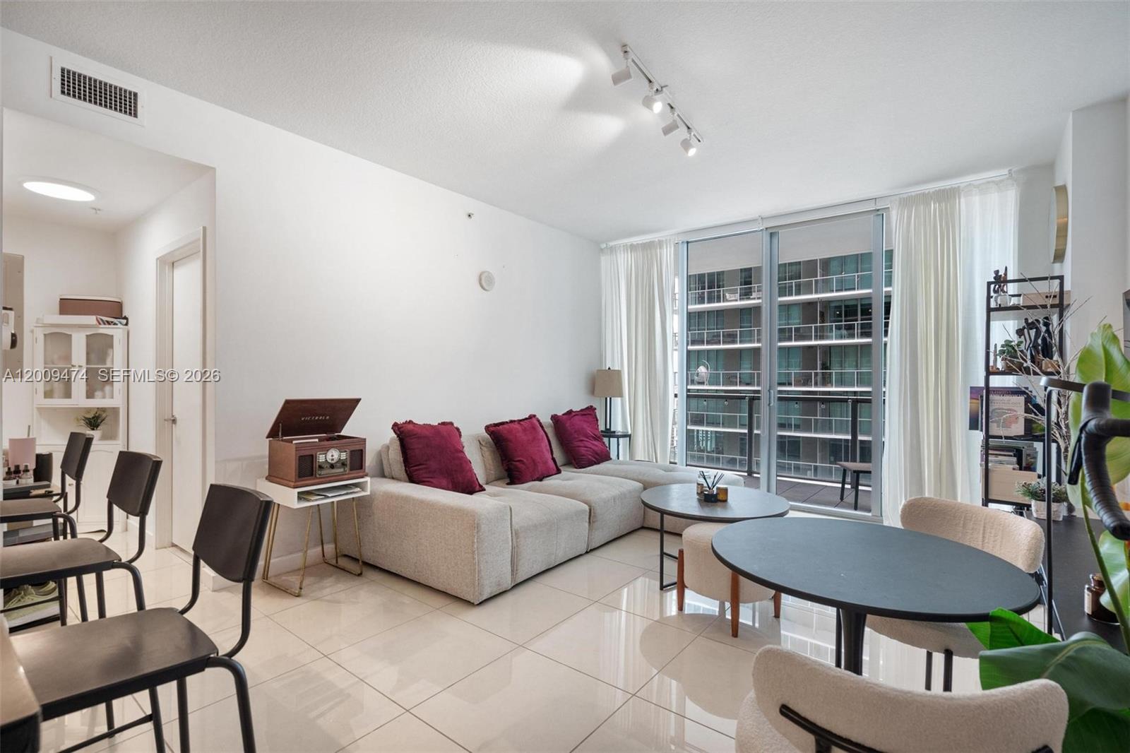 79 SW 12th St 2908-S