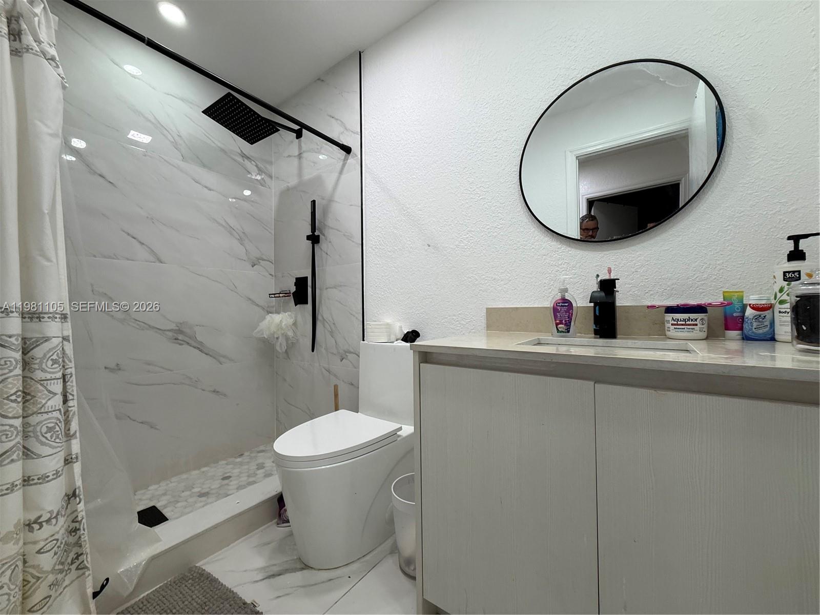 AQUA VISTA TOWNHOMES COND - Residential Lease