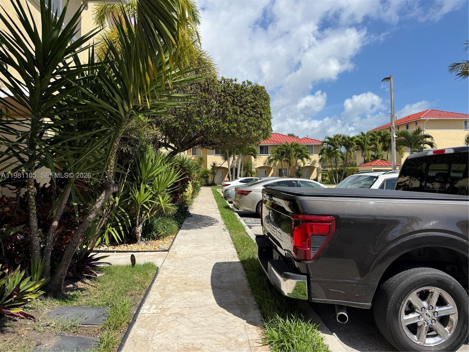 AQUA VISTA TOWNHOMES COND - Residential Lease