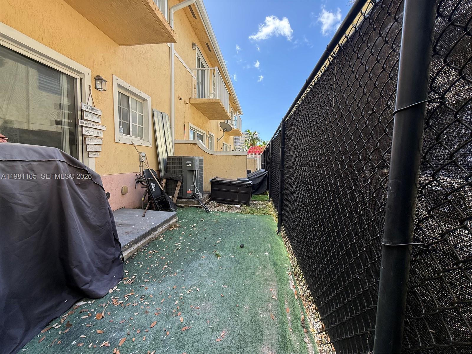 AQUA VISTA TOWNHOMES COND - Residential Lease