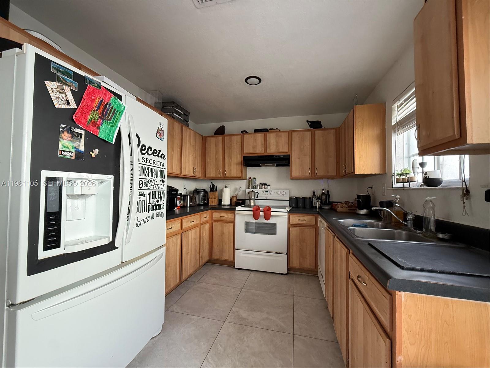 AQUA VISTA TOWNHOMES COND - Residential Lease