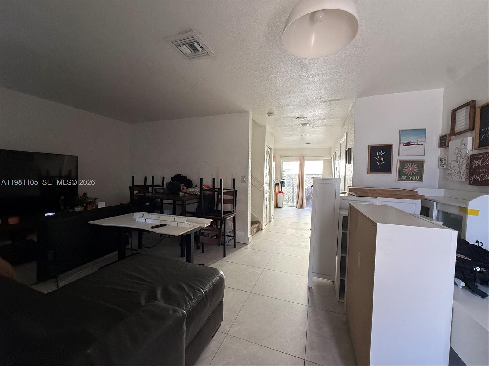 AQUA VISTA TOWNHOMES COND - Residential Lease