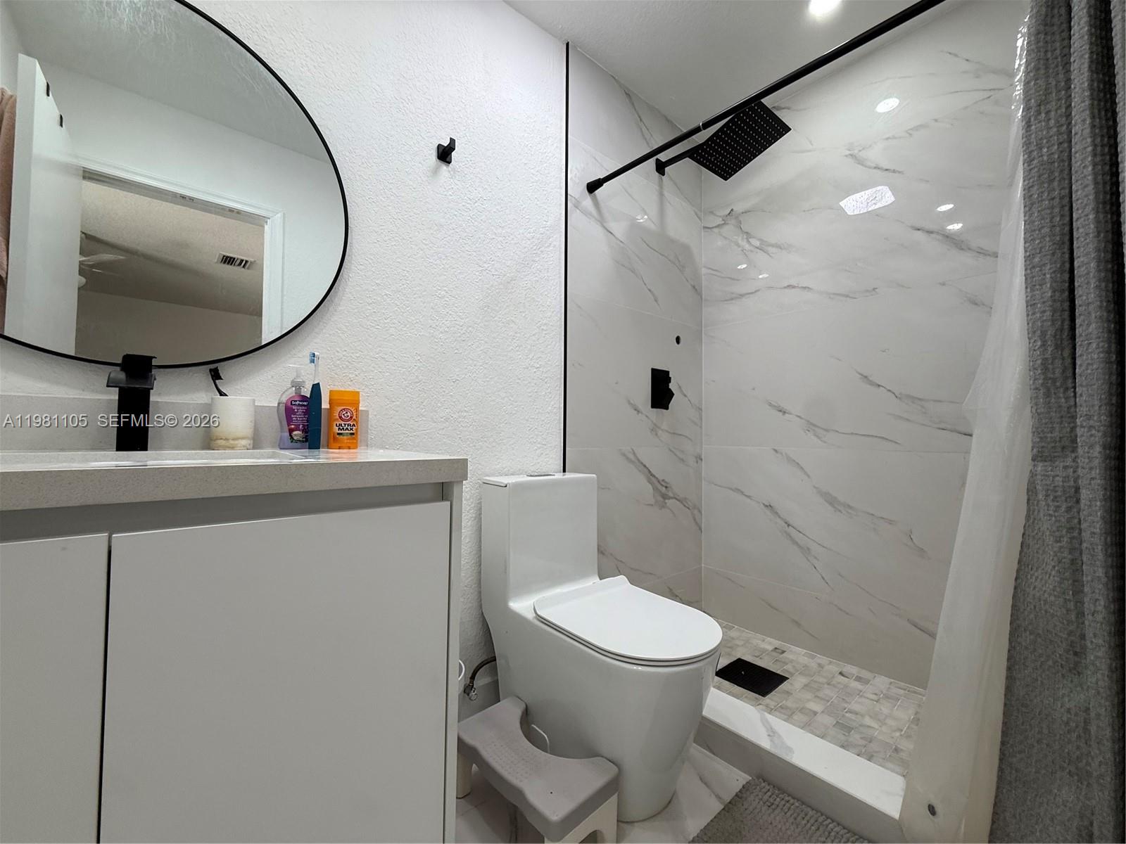 AQUA VISTA TOWNHOMES COND - Residential Lease