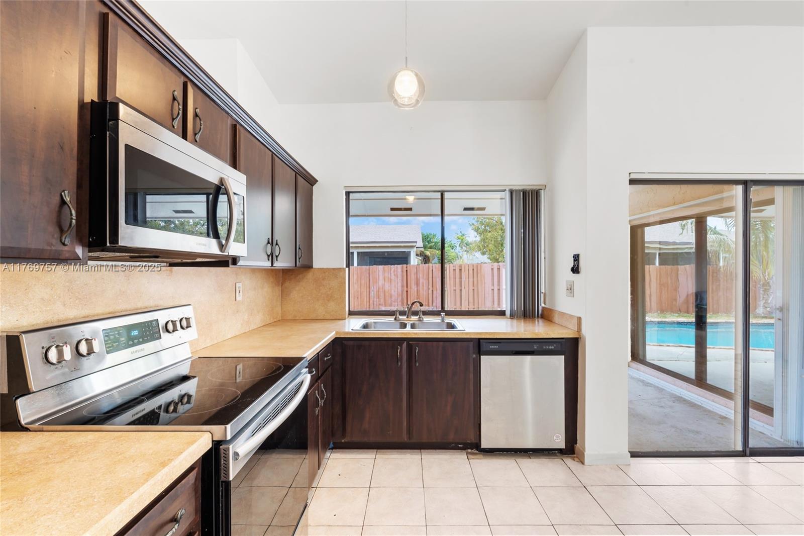 LINDGREN WEST - Residential