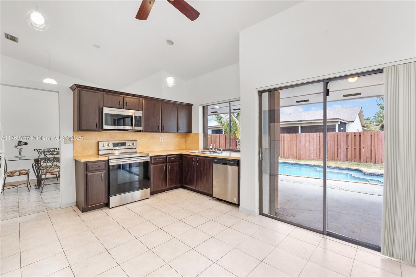 LINDGREN WEST - Residential