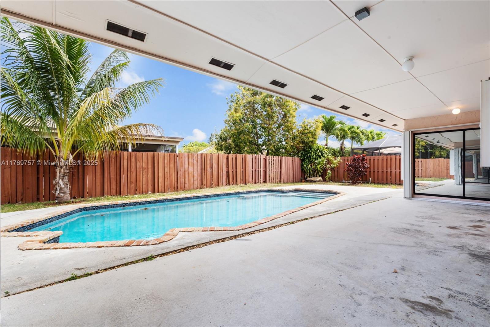 LINDGREN WEST - Residential
