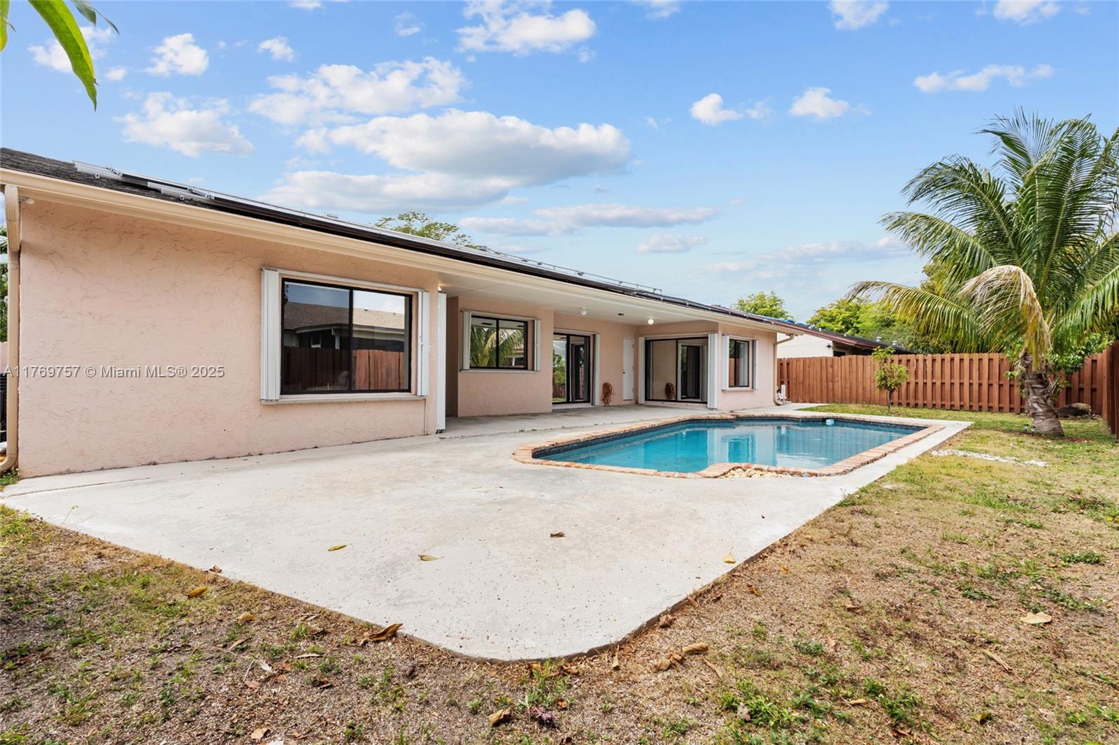 LINDGREN WEST - Residential