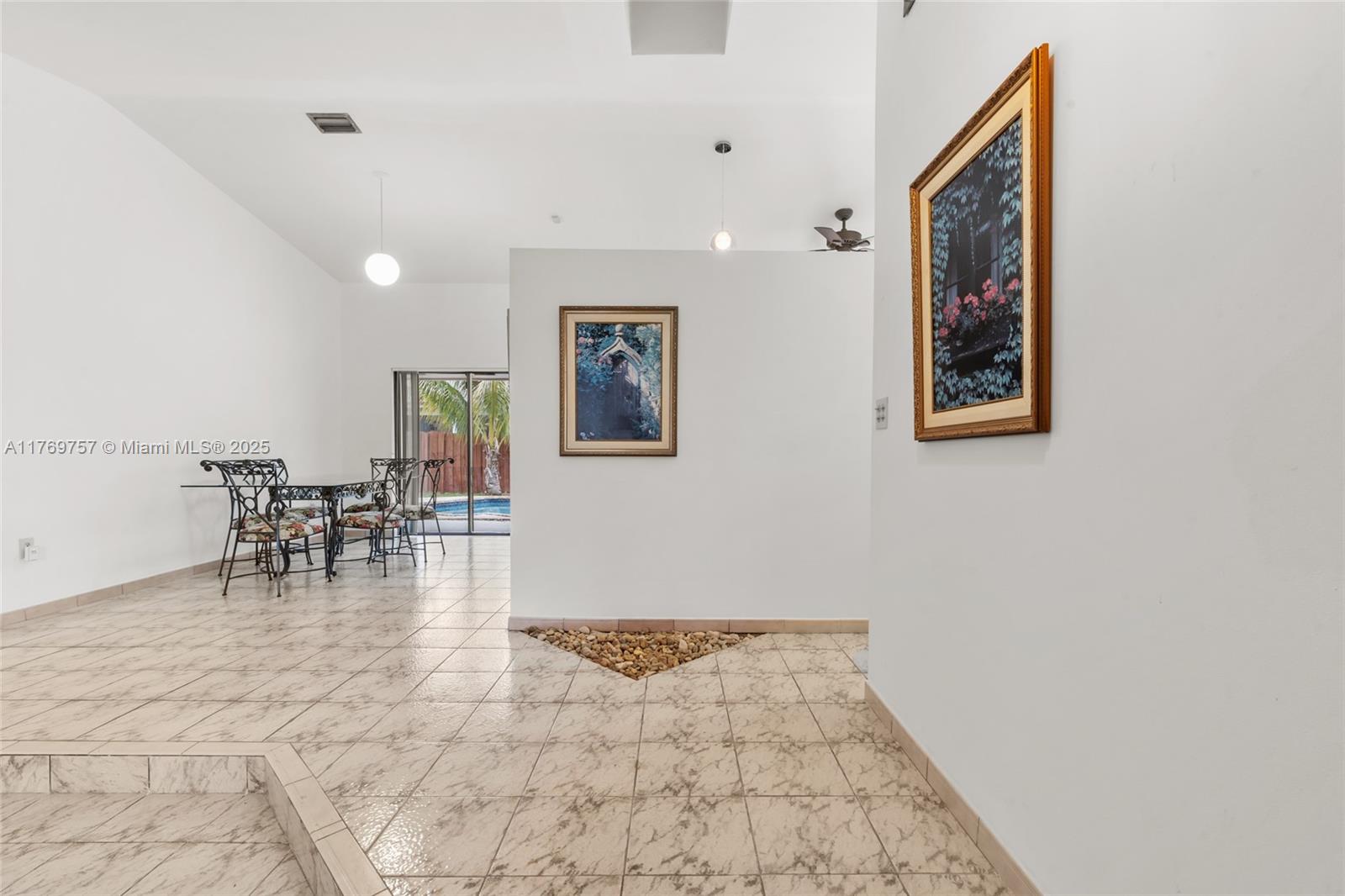 LINDGREN WEST - Residential