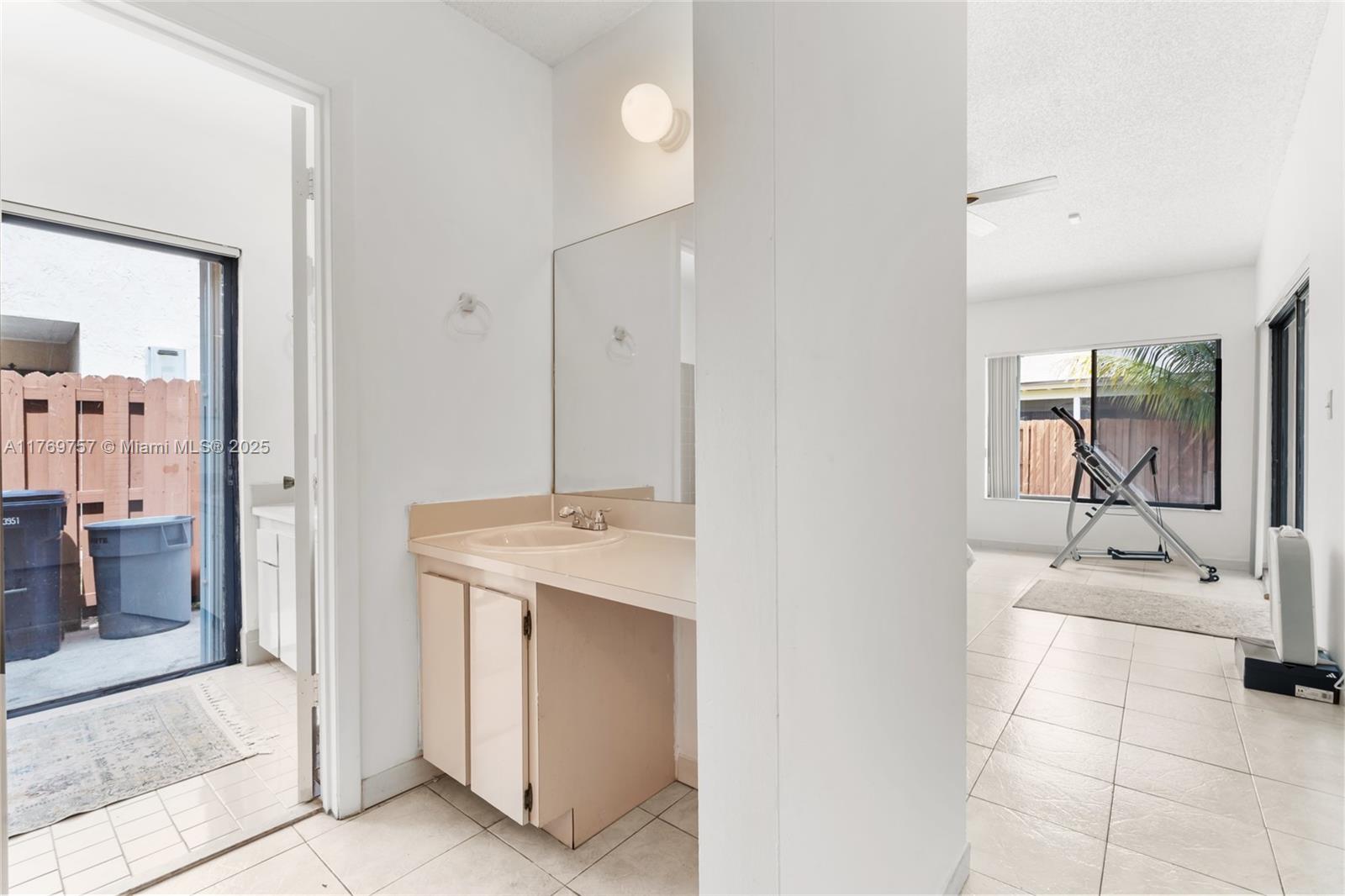 LINDGREN WEST - Residential