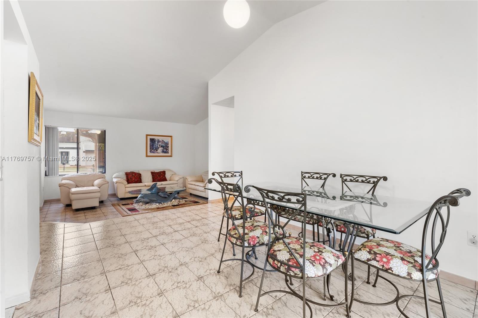 LINDGREN WEST - Residential