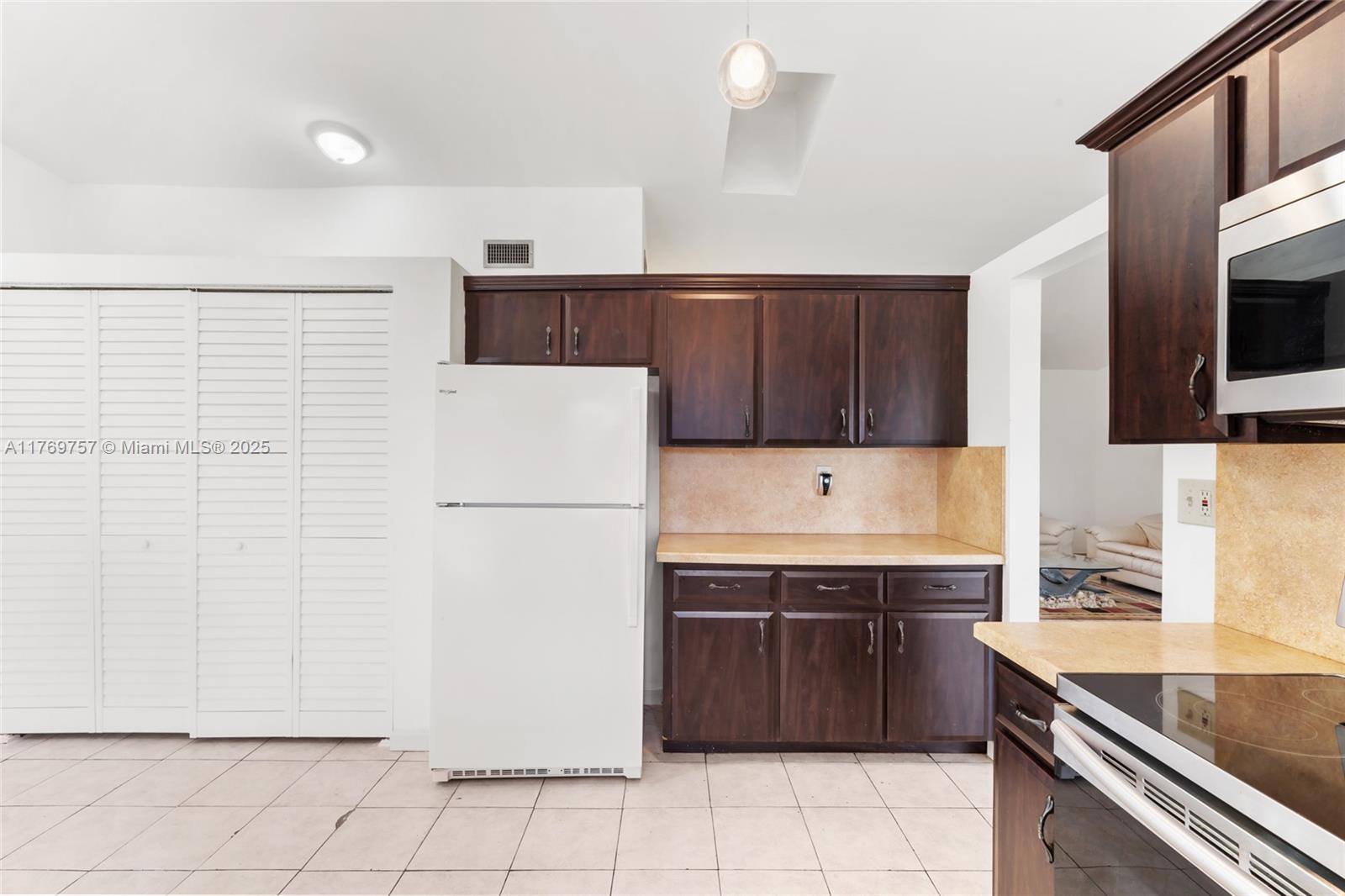 LINDGREN WEST - Residential