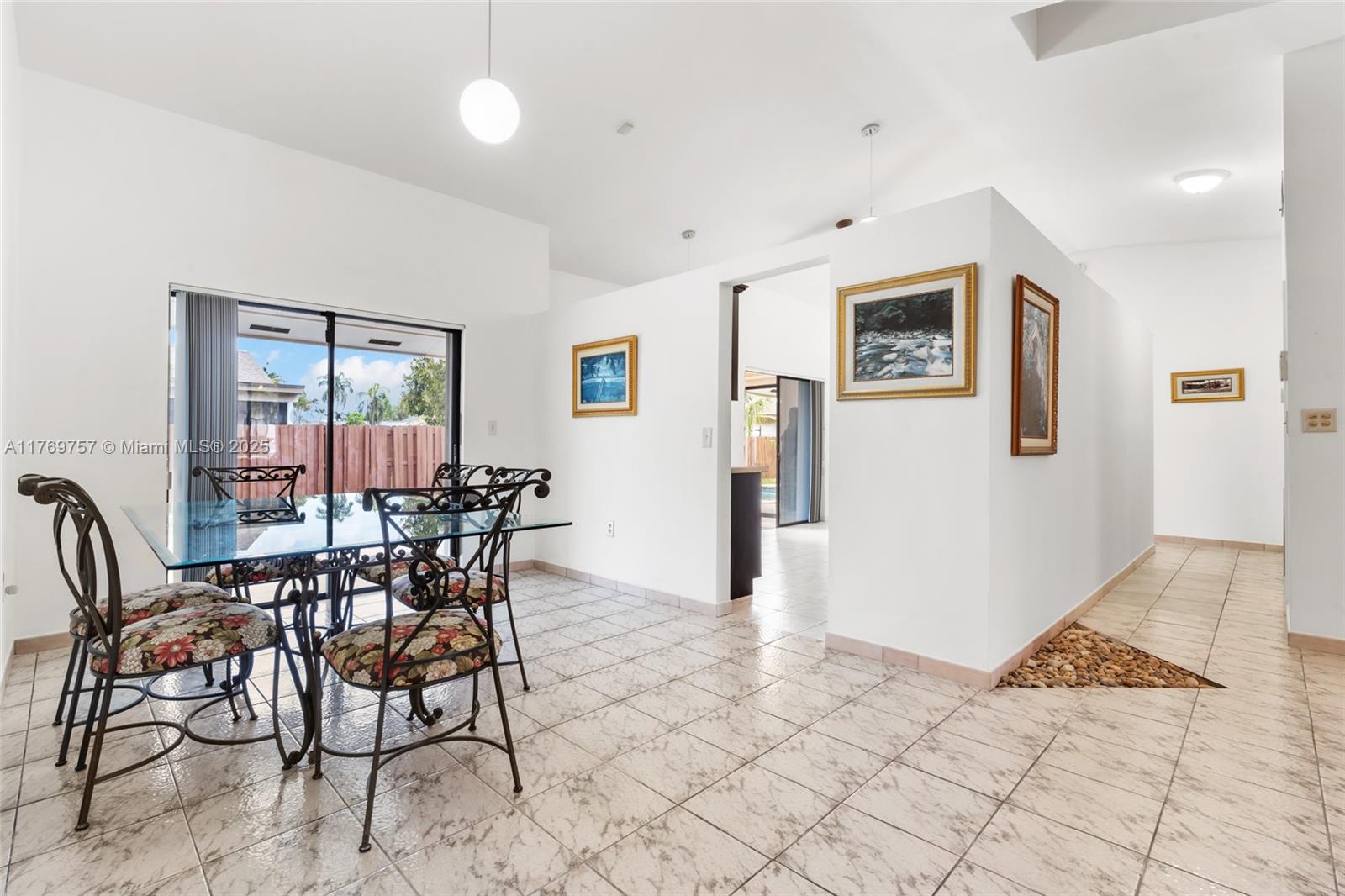 LINDGREN WEST - Residential