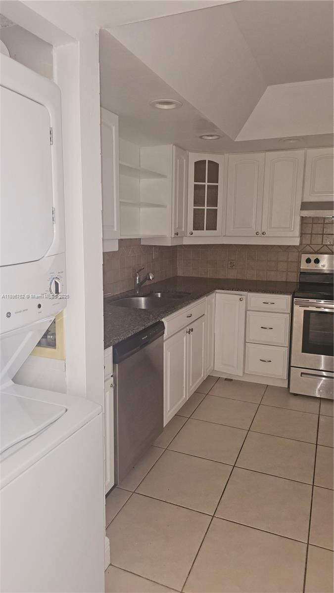 WINSTON TOWERS 700 CONDO - Residential Lease