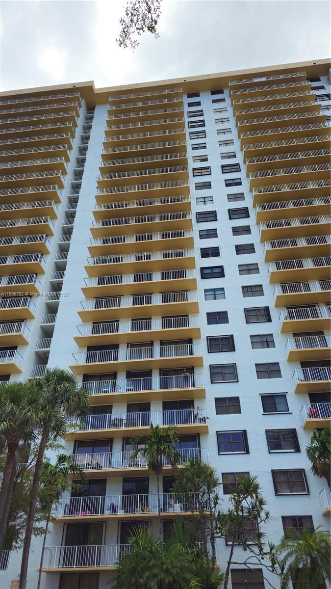 WINSTON TOWERS 700 CONDO - Residential Lease