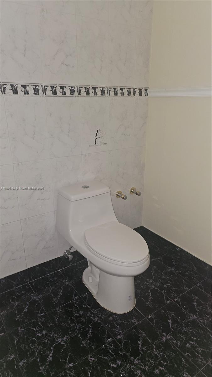 WINSTON TOWERS 700 CONDO - Residential Lease