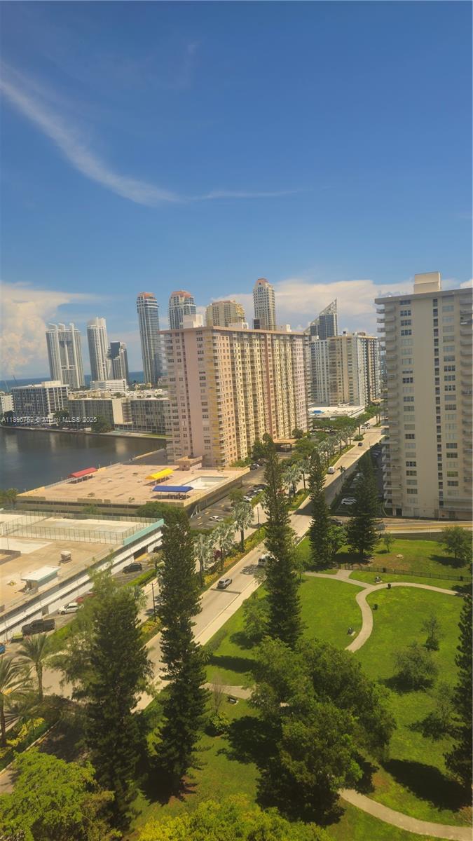 WINSTON TOWERS 700 CONDO - Residential Lease