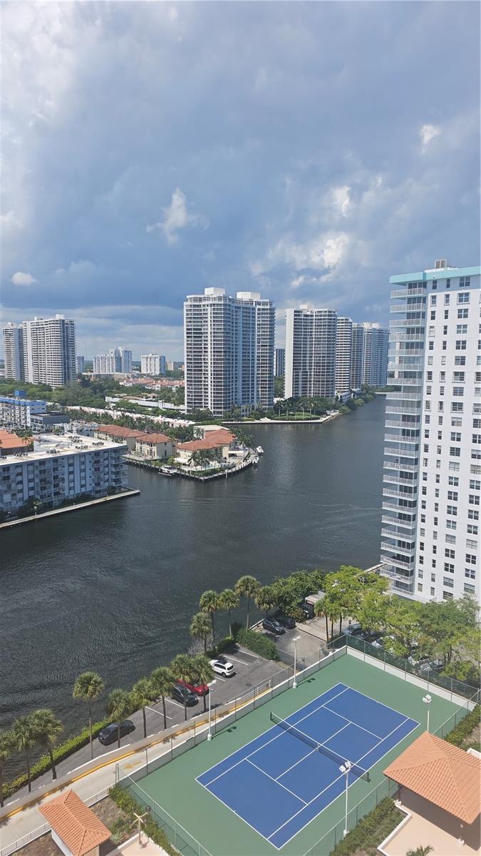 WINSTON TOWERS 700 CONDO - Residential Lease