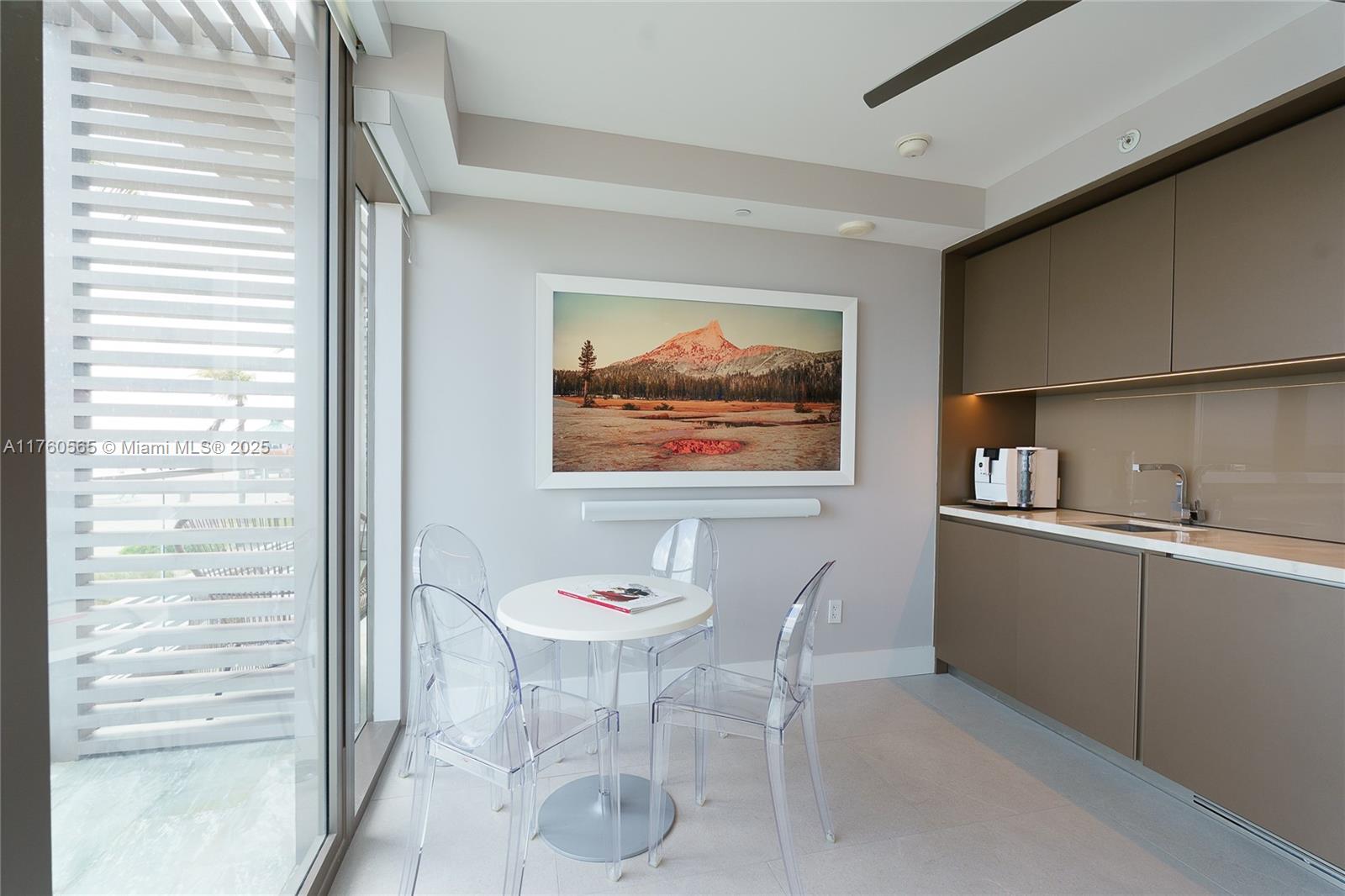 18975 Collins Ave Cabana 27