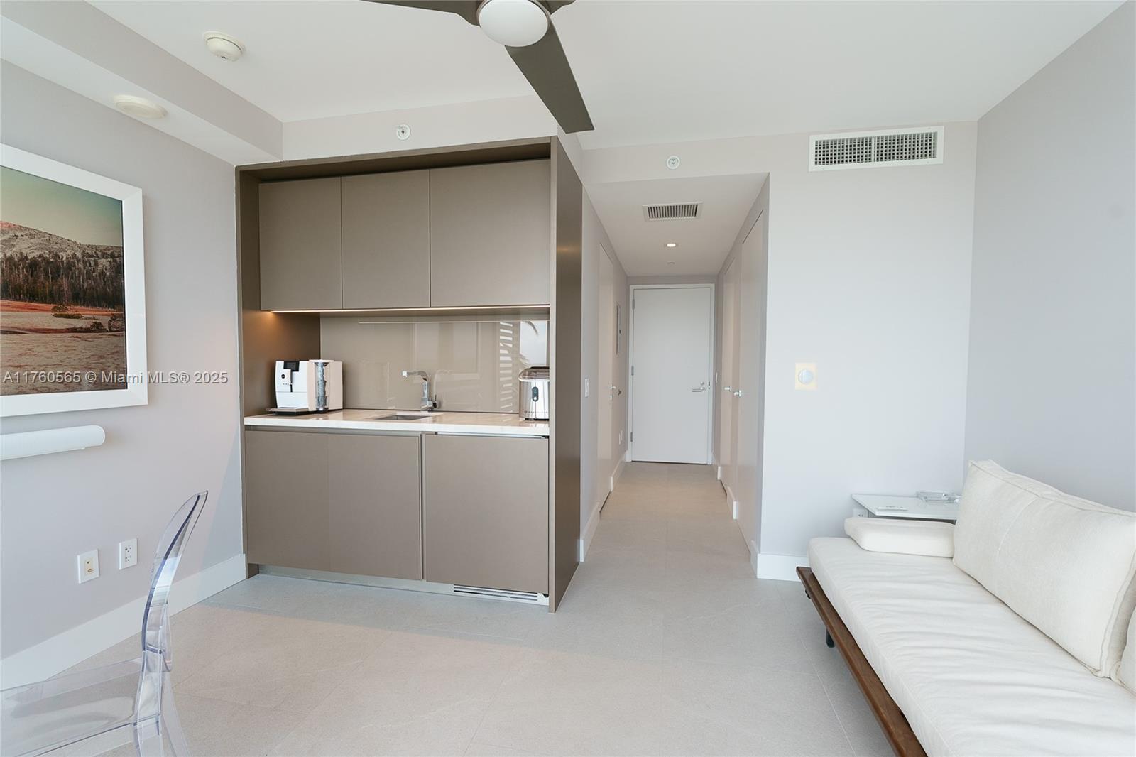 18975 Collins Ave Cabana 27