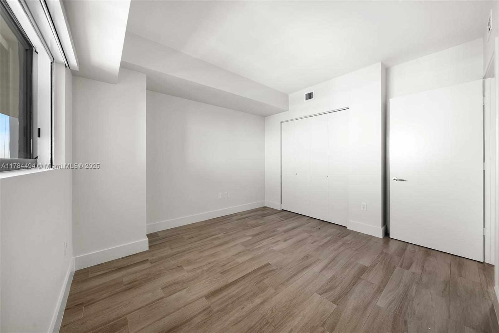 ICON BAY CONDO - Residential
