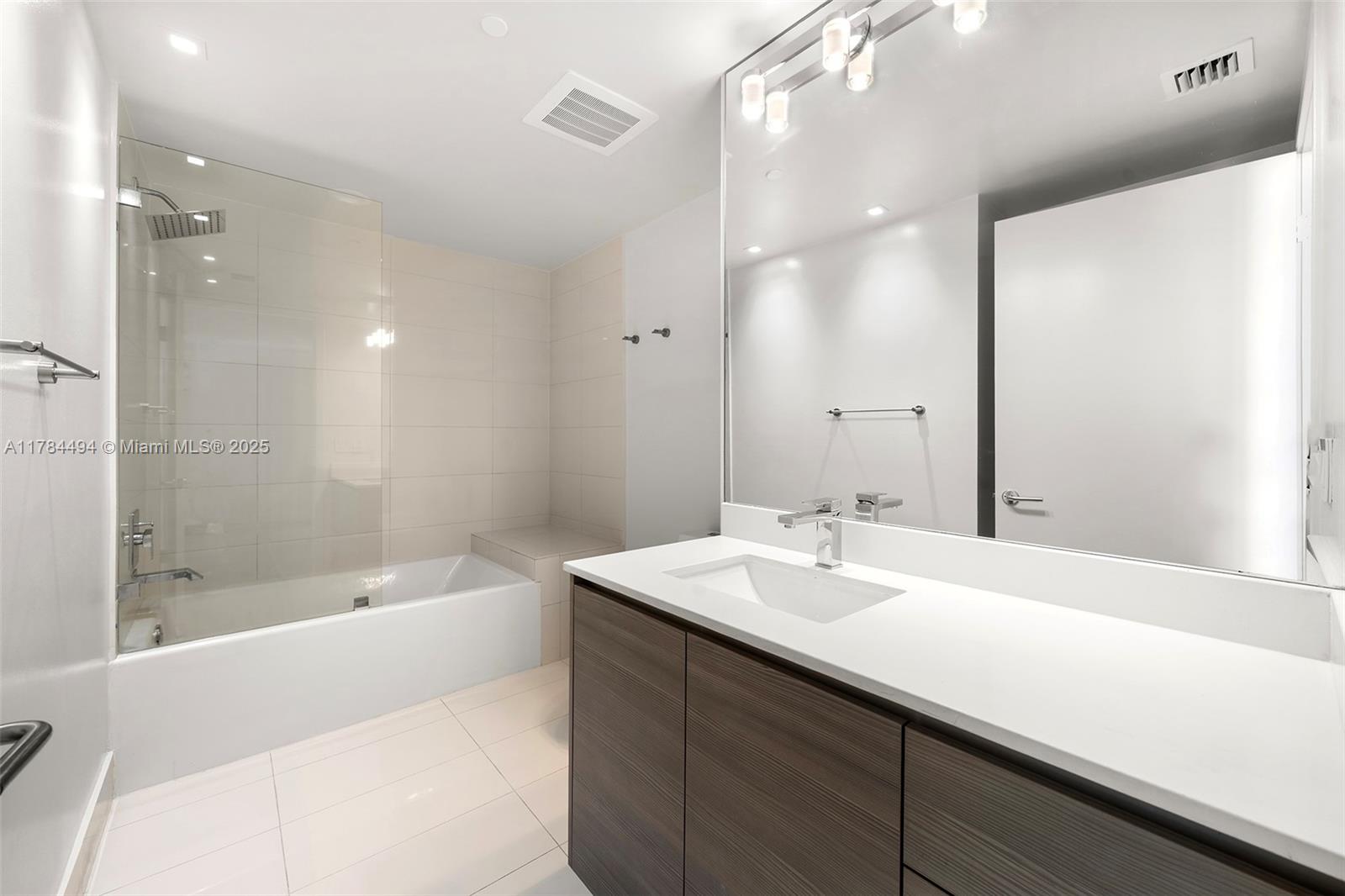 ICON BAY CONDO - Residential