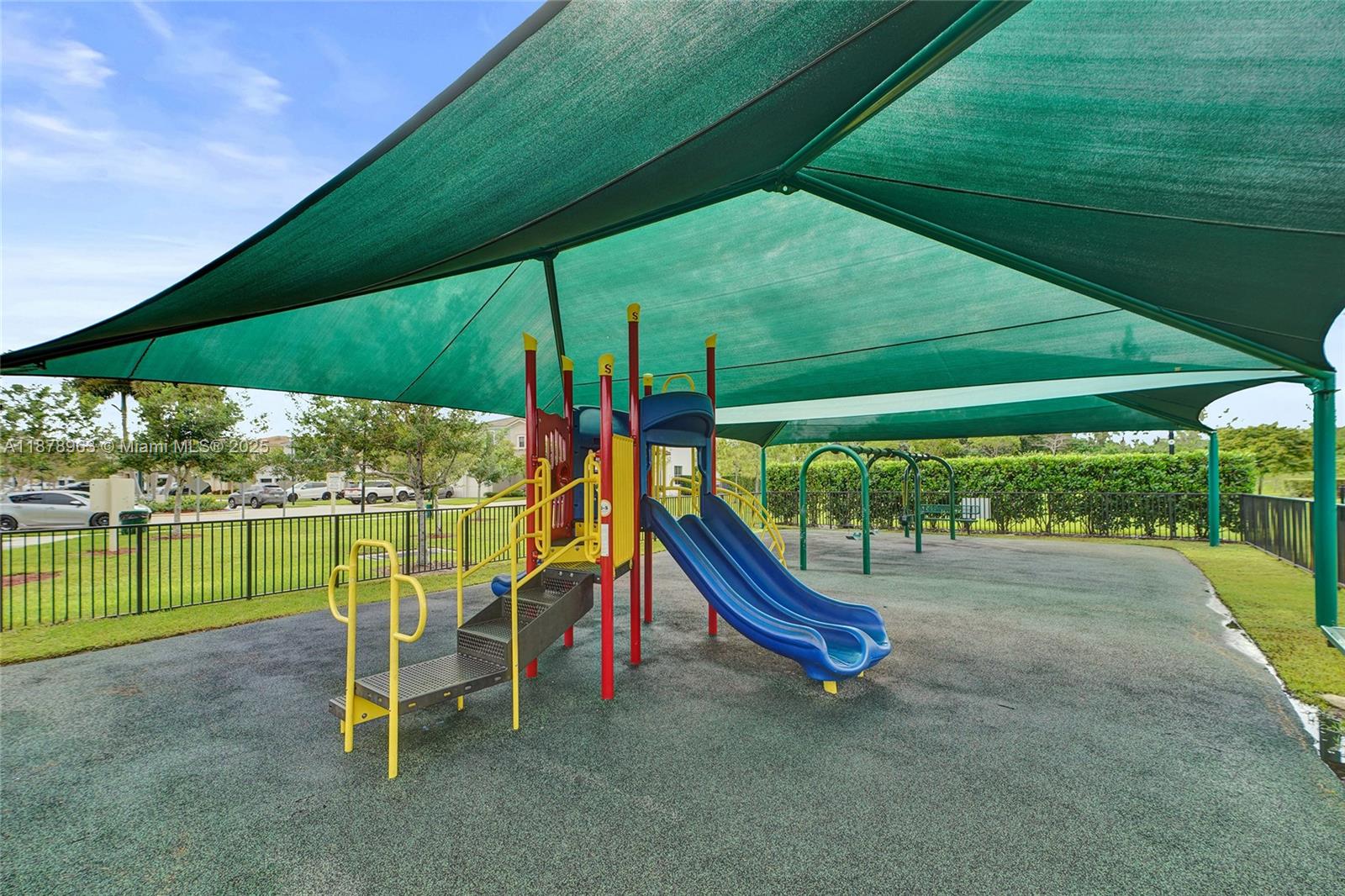 CHAMPION LAKES - Residential