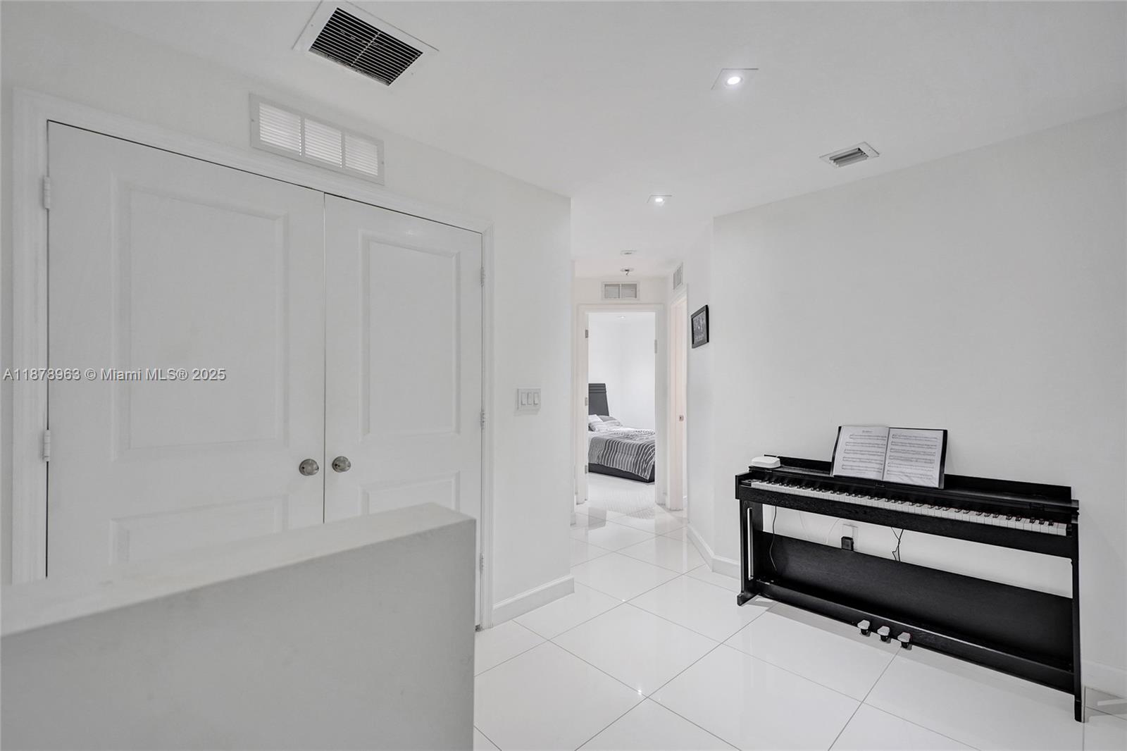 CHAMPION LAKES - Residential