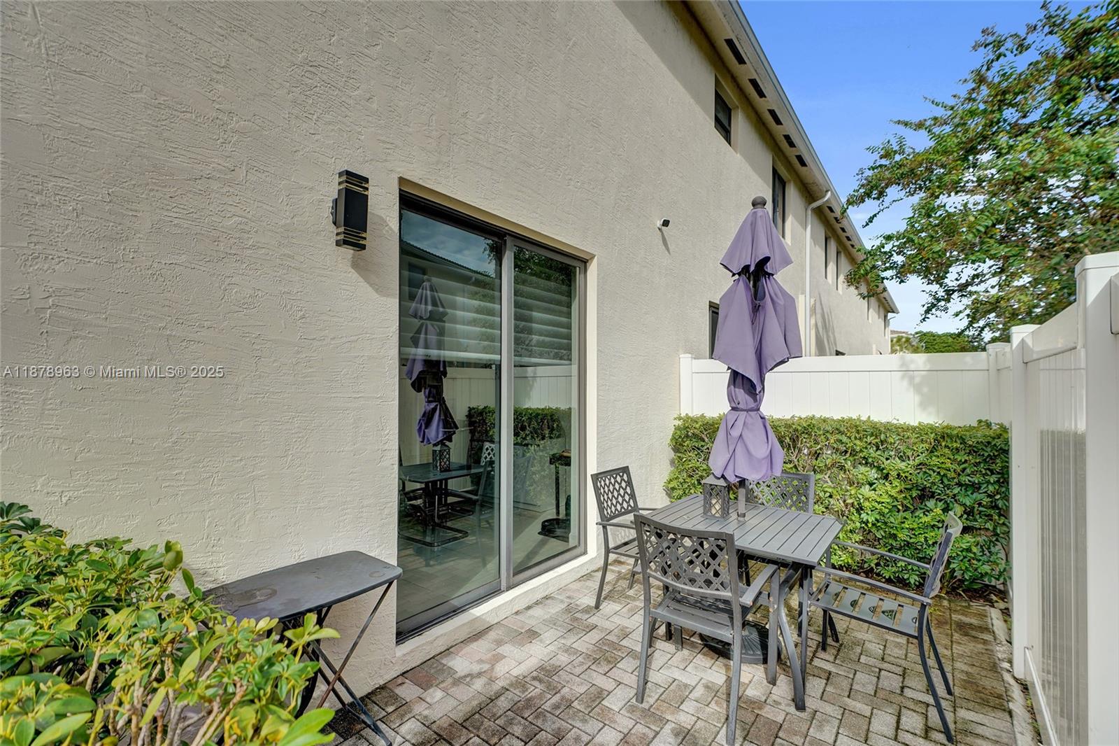 CHAMPION LAKES - Residential