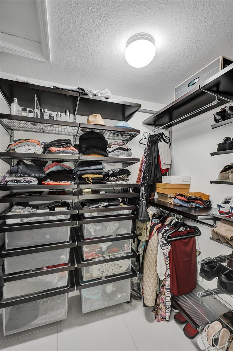 CHAMPION LAKES - Residential