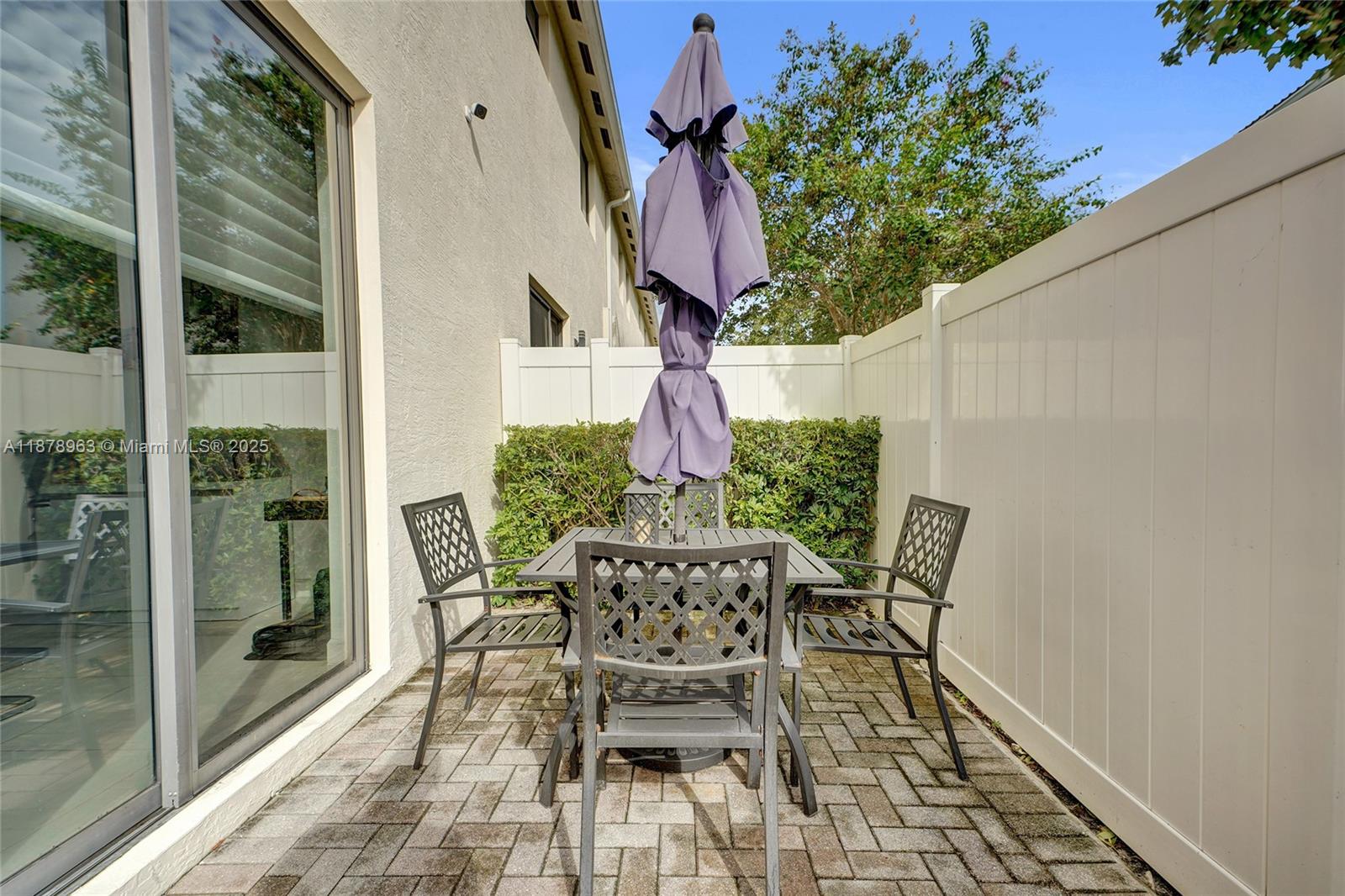 CHAMPION LAKES - Residential