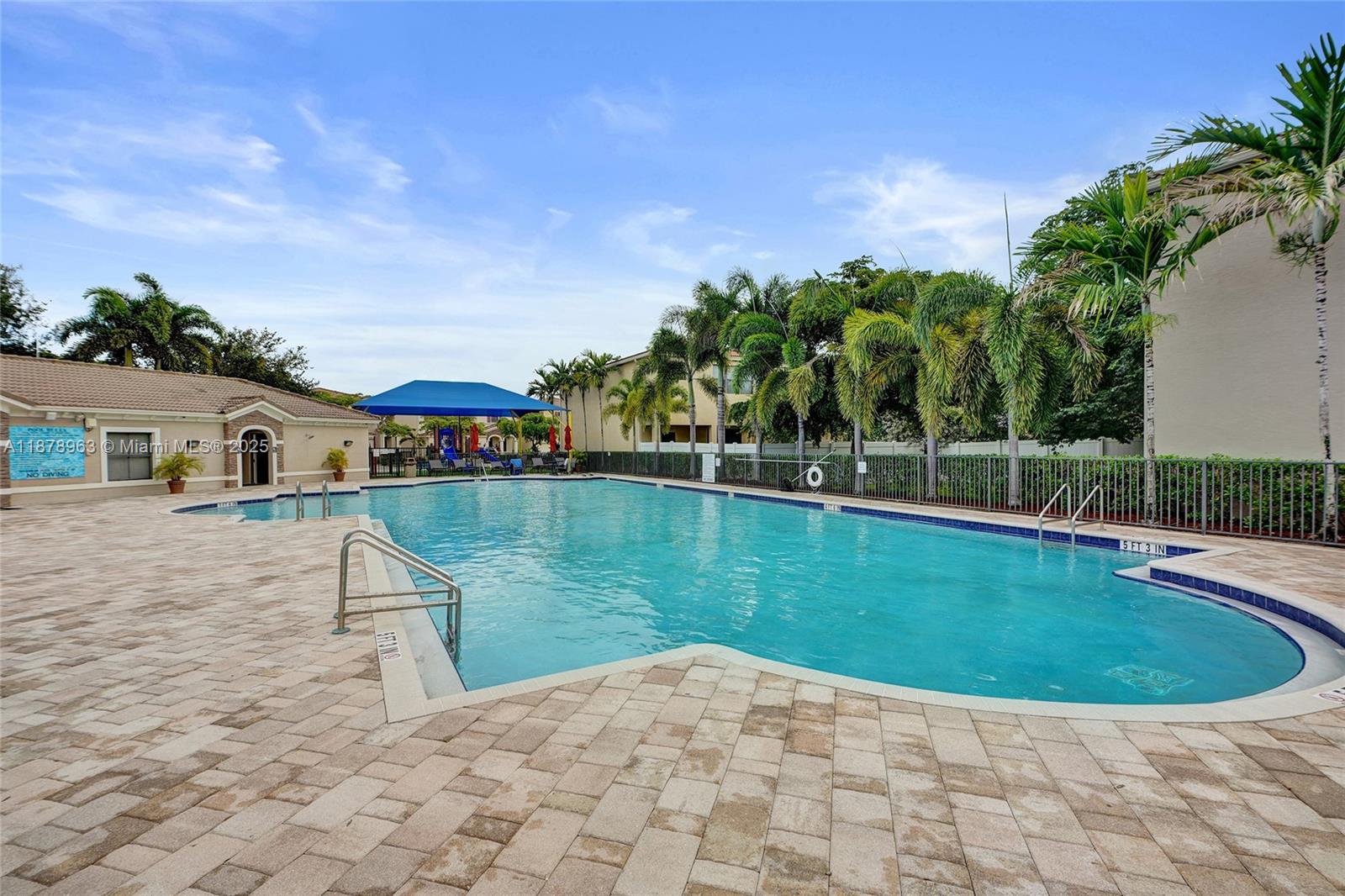 CHAMPION LAKES - Residential