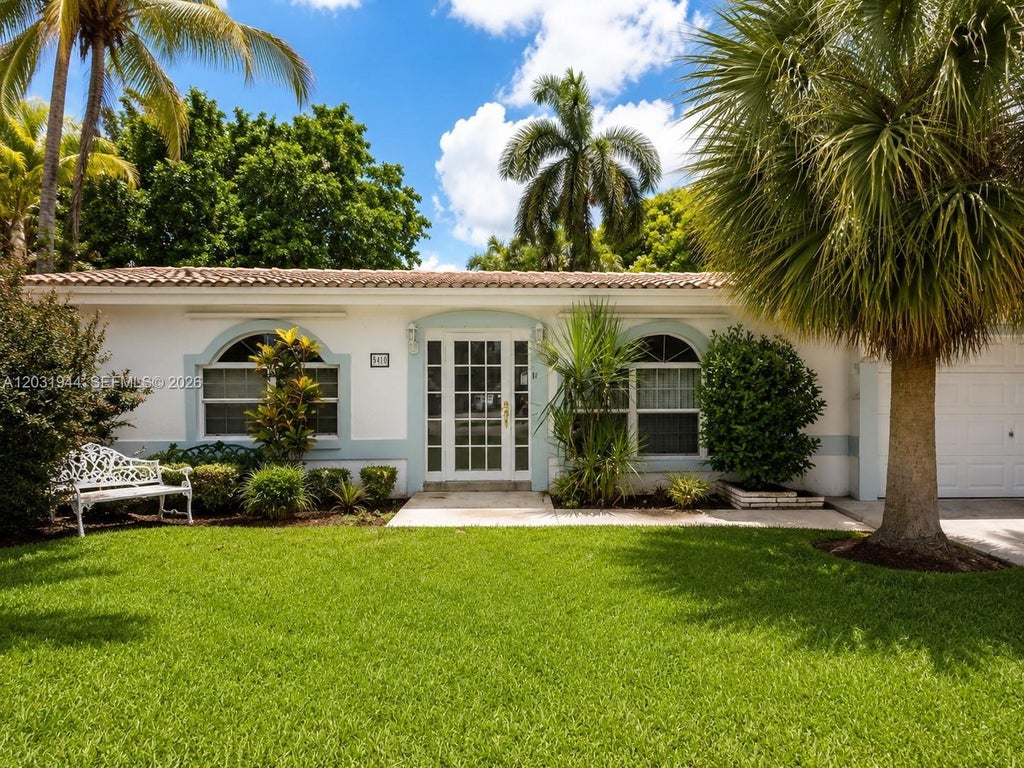 Photo of 800 NE 2nd Ct, Hallandale Beach, FL 33009 (MLS # A12031944)