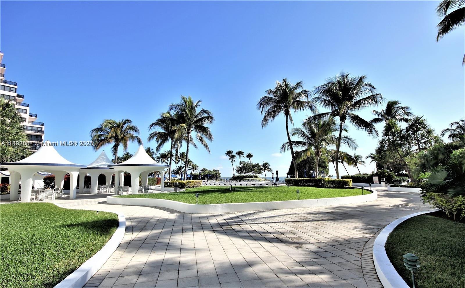 5161 Collins Ave 703