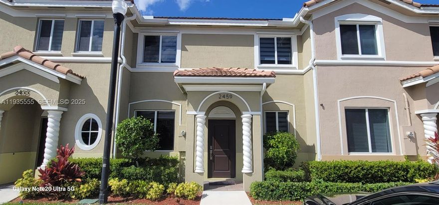 Spacious 3-Bed, 2.5-Bath Townhome – Built in 2021!
Welcome to Towns at Seascape, perfectly located between Miami and the Florida Keys