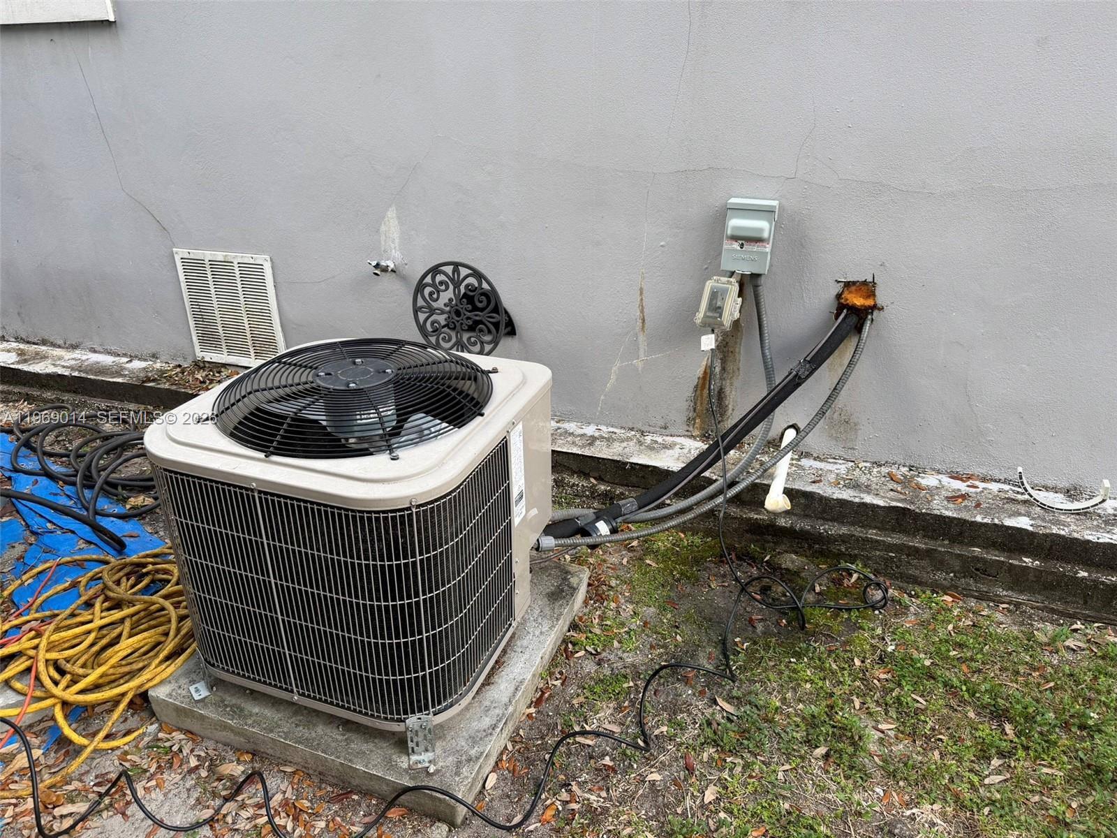 N MIAMI ESTATES - Residential