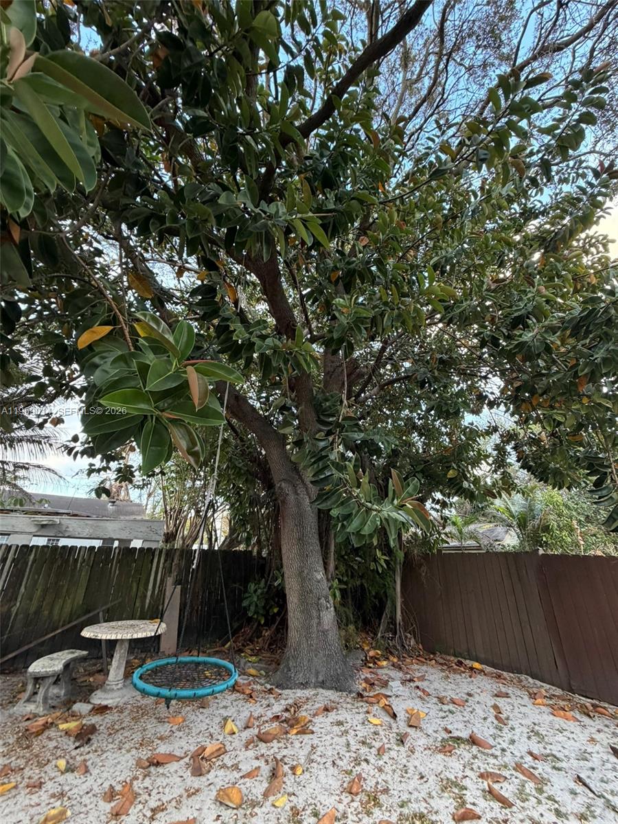 N MIAMI ESTATES - Residential