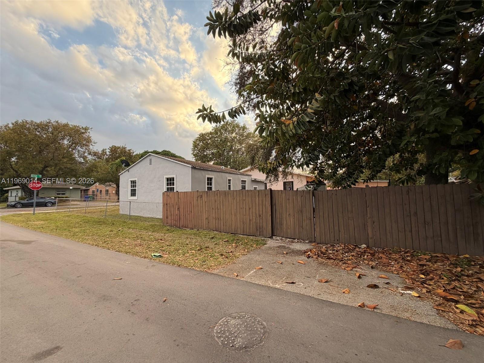 N MIAMI ESTATES - Residential