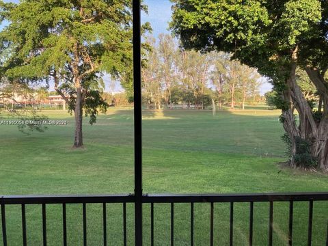 CASH BACK AT CLOSING 9520 S Hollybrook Lake Dr 205 Pembroke Pines FL 33025