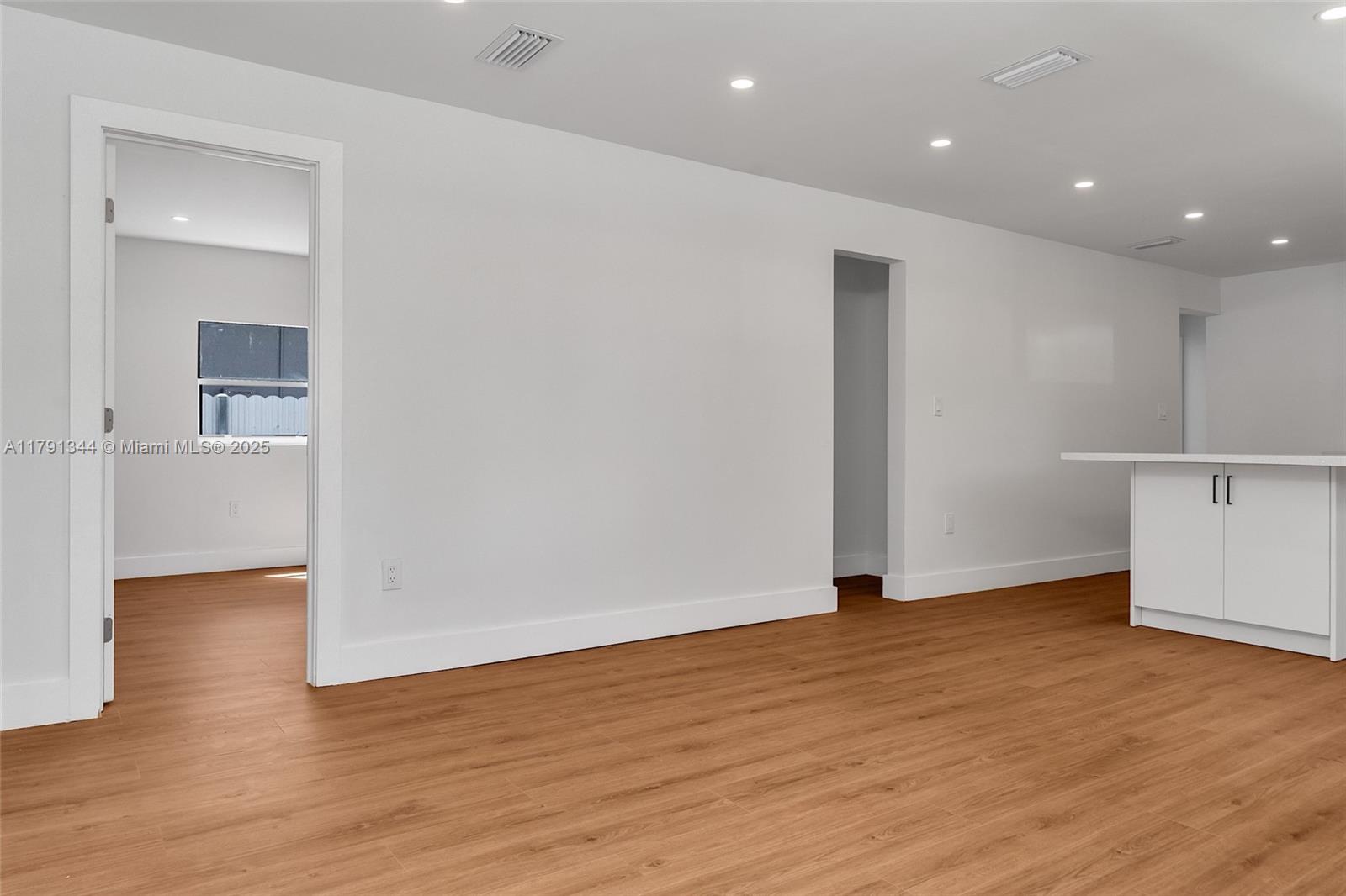 View photos, virtual tours, details... 1046 Jann Ave