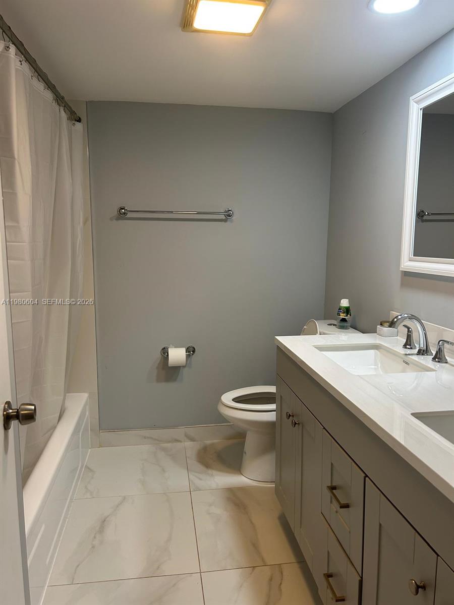 BUILDING NINE OF RACQUET - Residential