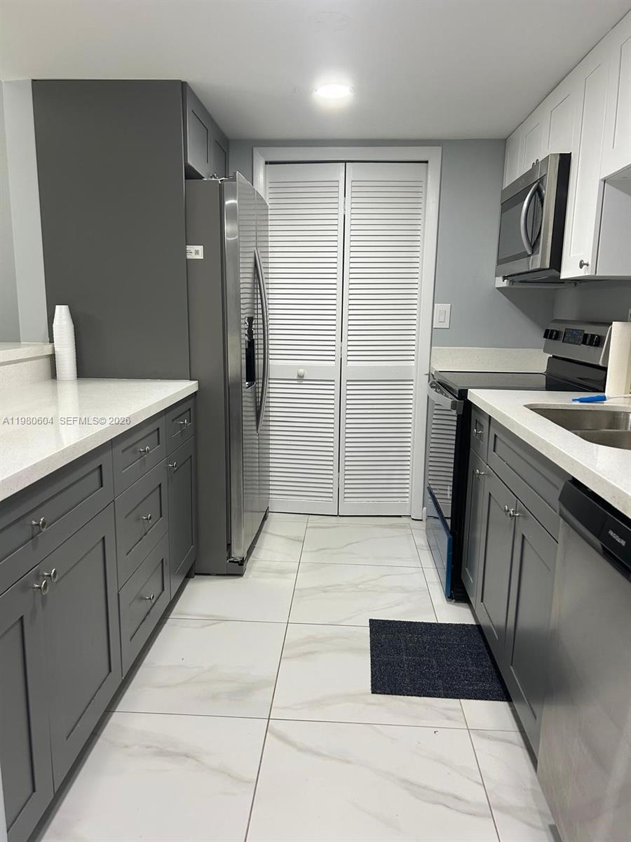 BUILDING NINE OF RACQUET - Residential