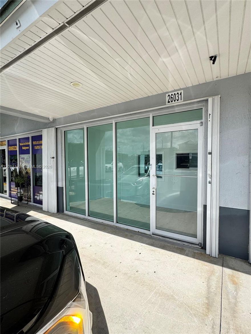 Excellent commercial location on US 1 with high visibility and easy access . Ideal for retail, office, showroom or service-related business. Great exposure and ample parking.