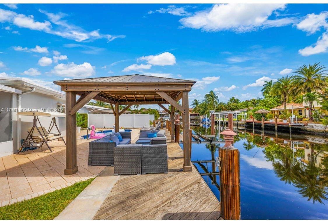 2424 Ne 18th Ave, Wilton Manors, Broward County, Florida - 3 Bedrooms  
3 Bathrooms - 